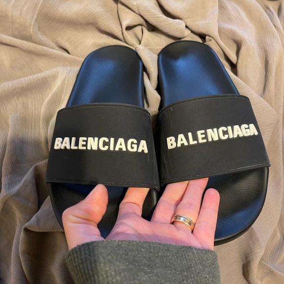 Balenciaga women pool slides - Picture 3 of 7
